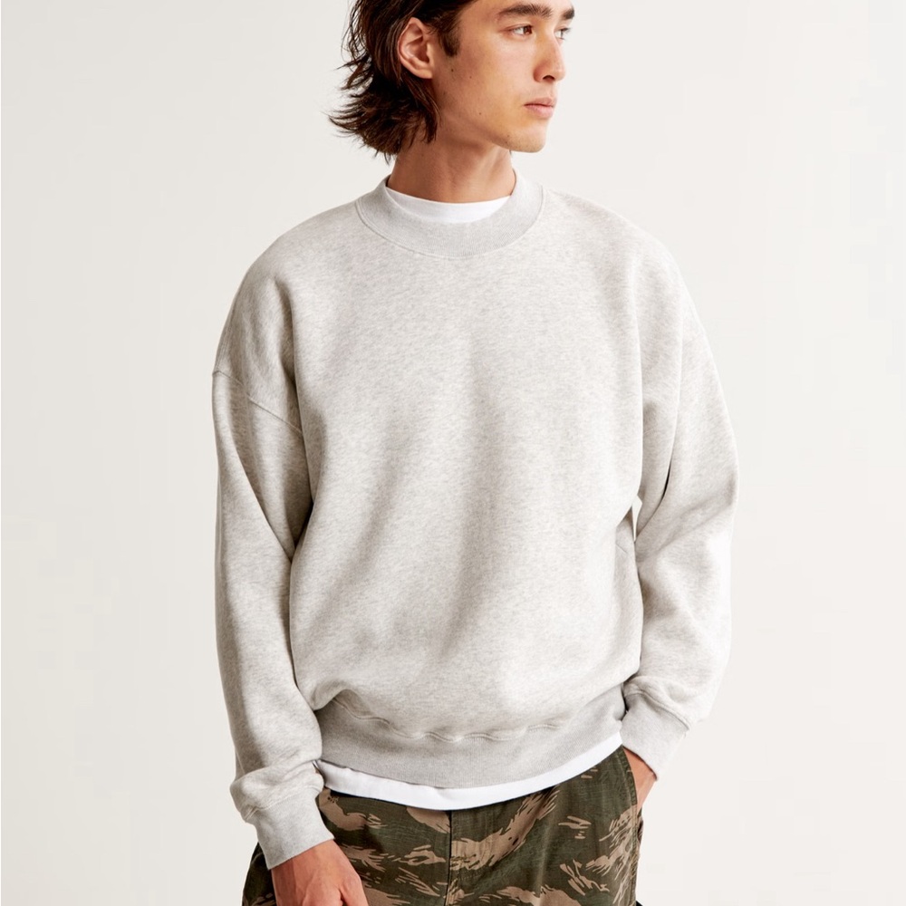 Abercrombie & fitch essential crew sweatshirt light Heather grey NWOT never worn